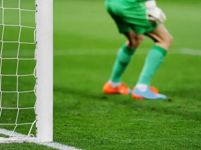 A Guide To Soccer Goalkeeper Rules